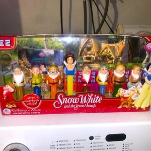 Snow White and seven dwarfs per
